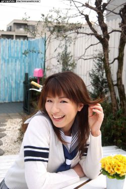 又见山里红广场舞